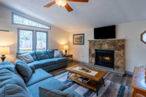 Family Home with Game Room, Deck, BBQ Walk to Lake!